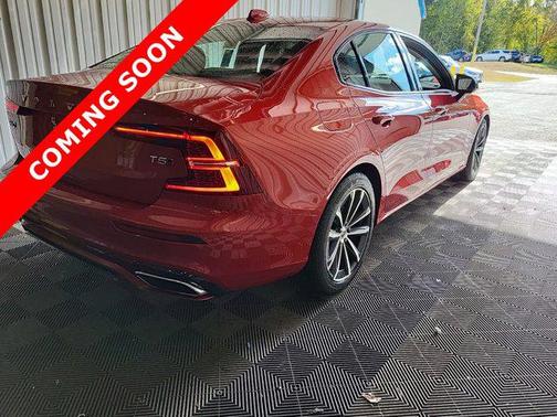 2021 Volvo S60 T5 Momentum