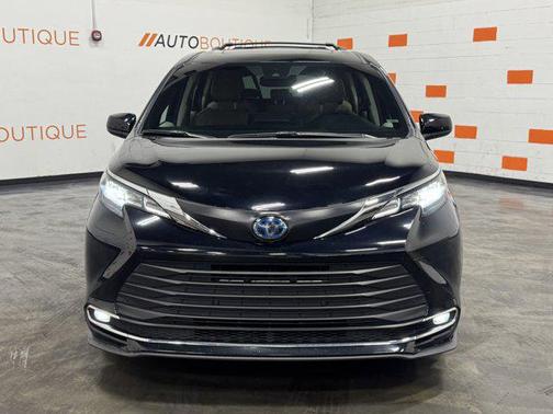 2023 Toyota Sienna XLE 8 Passenger