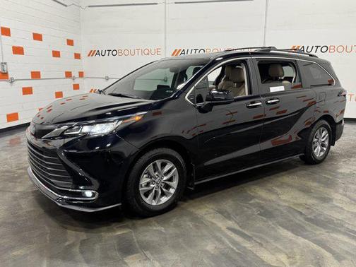 2023 Toyota Sienna XLE 8 Passenger