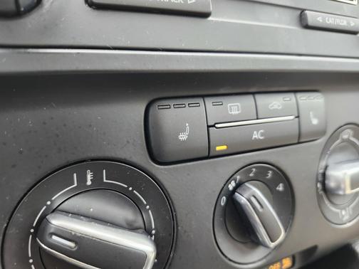 Black 2011 Volkswagen Jetta SE