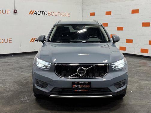 2022 Volvo XC40 T4 Momentum