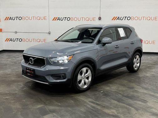 2022 Volvo XC40 T4 Momentum