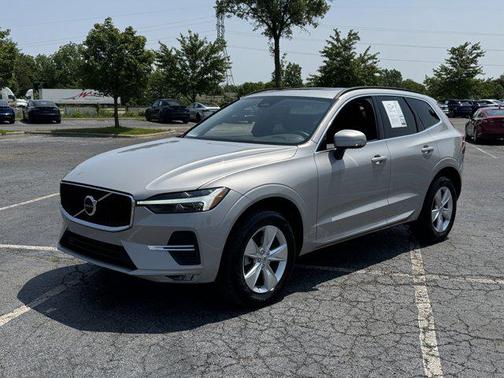 2022 Volvo XC60 Momentum