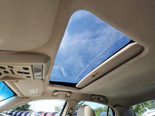 Black Clearcoat 2005 Lincoln Town Car Signature