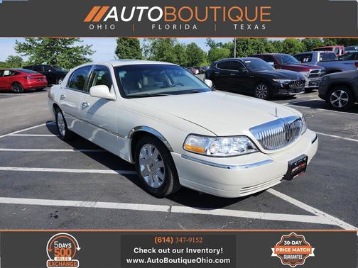 Black Clearcoat 2005 Lincoln Town Car Signature