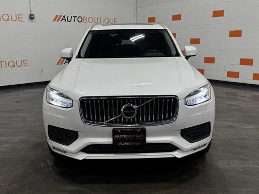 2022 Volvo XC90 T5 Momentum