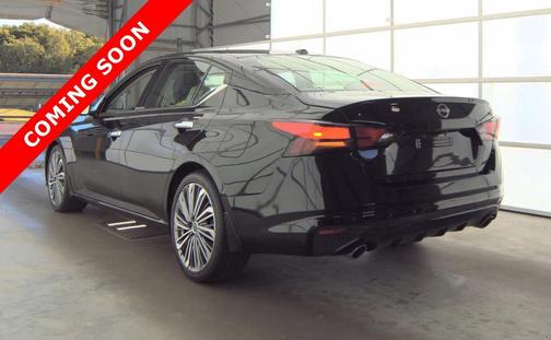 Super Black 2023 Nissan Altima 2.5 SL