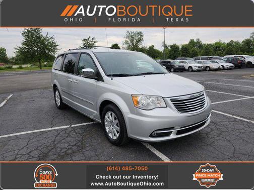 Bright Silver Metallic Clearcoat 2011 Chrysler Town & Country Touring-L