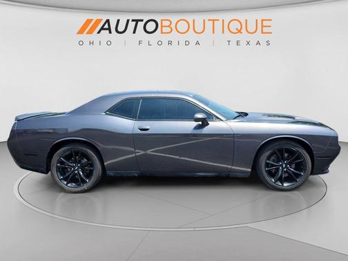 Granite Crystal Metallic 2017 Dodge Challenger SXT