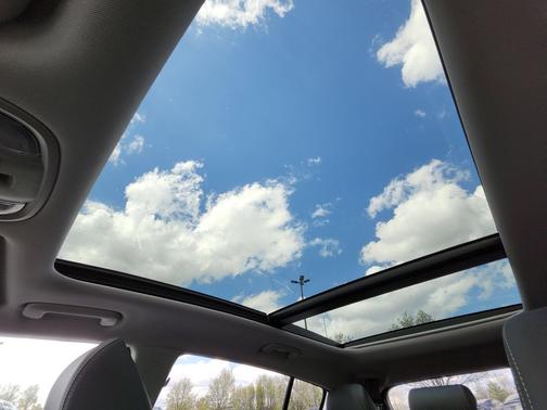 Snow White Pearl 2022 Kia Sportage EX