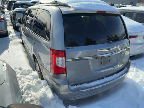 2014 Chrysler Town & Country Touring-L