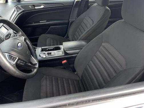 Photo 5 of 26 of 2018 Ford Fusion S