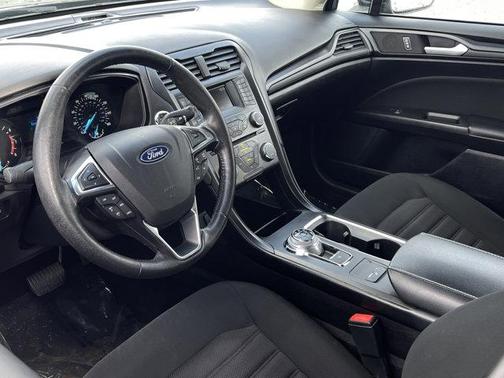 Photo 3 of 26 of 2018 Ford Fusion S