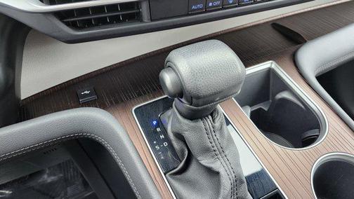 2024 Toyota Sienna LE