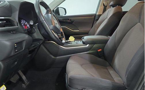 2020 Toyota Highlander LE