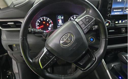 2020 Toyota Highlander LE