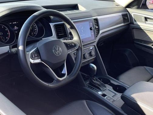 Photo 3 of 32 of 2021 Volkswagen Atlas 3.6 V6 SE w/ Technology