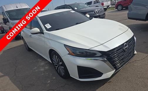 Pearl White Tricoat 2023 Nissan Altima 2.5 SV