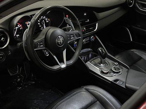 Rosso Alfa 2017 Alfa Romeo Giulia Base