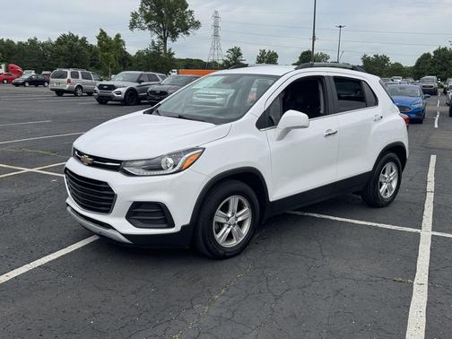 Summit White 2019 Chevrolet Trax LT