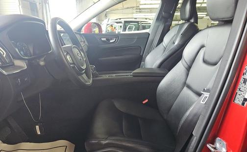 Fusion Red Metallic 2019 Volvo XC60 T5 Momentum