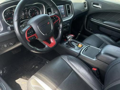 Photo 5 of 32 of 2018 Dodge Charger GT