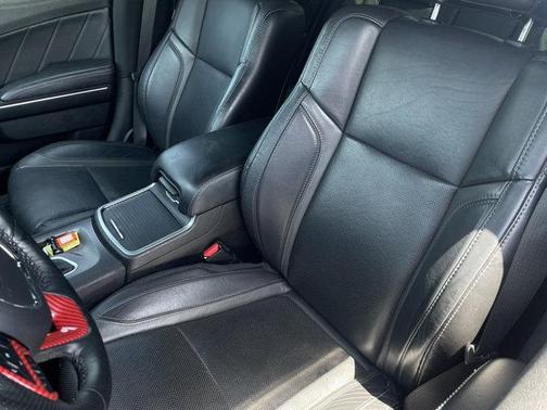 Photo 3 of 32 of 2018 Dodge Charger GT