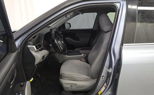 2020 Toyota Highlander LE