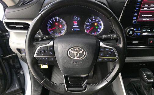 2020 Toyota Highlander LE