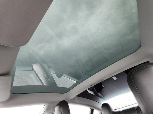 Pearl White Multi-Coat 2019 Tesla Model 3 Mid Range