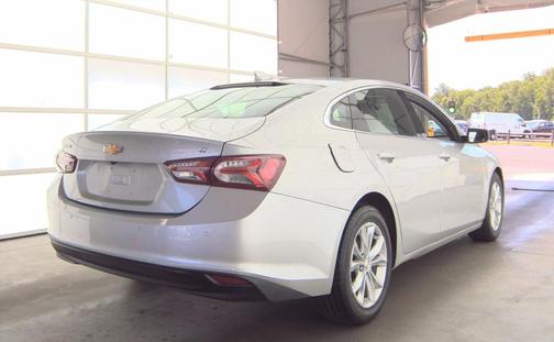 Silver Ice Metallic 2019 Chevrolet Malibu LT