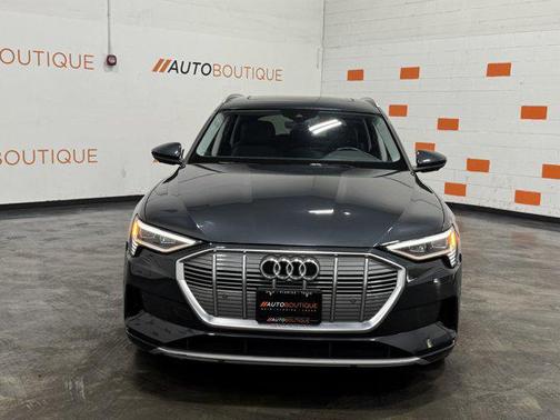 2022 Audi e-tron Premium Plus