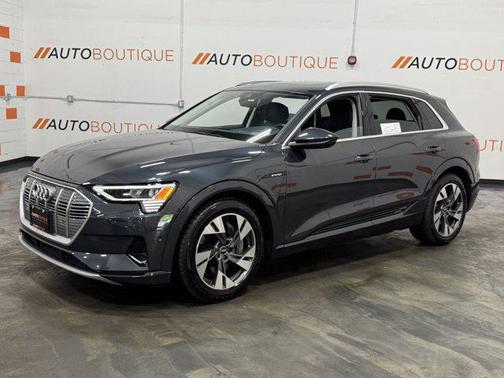 2022 Audi e-tron Premium Plus