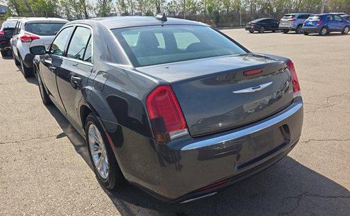 Granite Crystal Metallic Clearcoat 2018 Chrysler 300 Touring