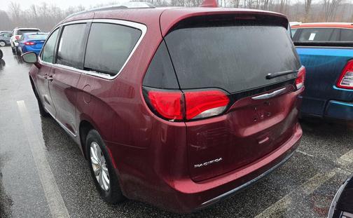 Velvet Red Pearlcoat 2018 Chrysler Pacifica Touring-L