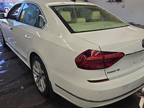 2017 Volkswagen Passat 1.8T SE w/Technology
