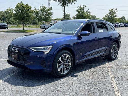 2021 Audi e-tron Premium Plus