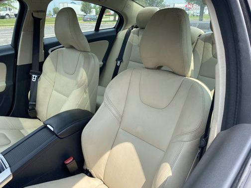 Ice White 2017 Volvo S60 T5 Dynamic