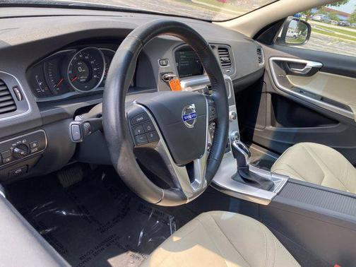 Ice White 2017 Volvo S60 T5 Dynamic
