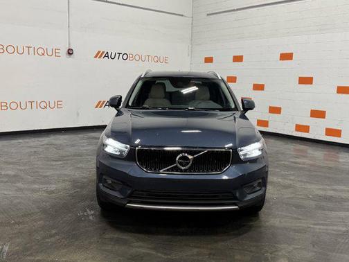 2022 Volvo XC40 T4 Momentum