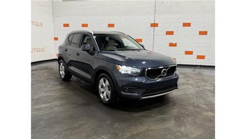 2022 Volvo XC40 T4 Momentum