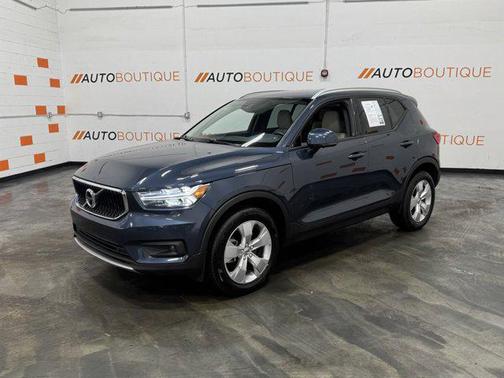 2022 Volvo XC40 T4 Momentum