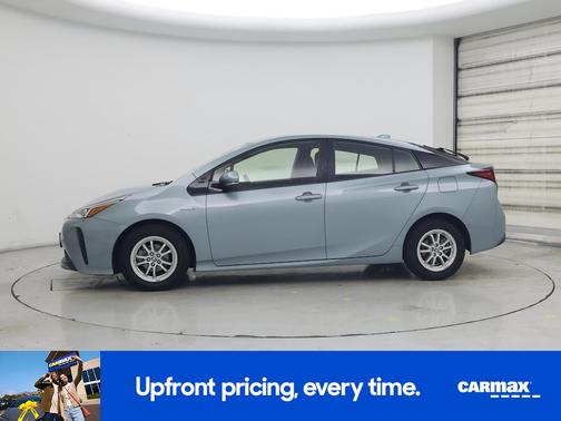 Green 2020 Toyota Prius LE