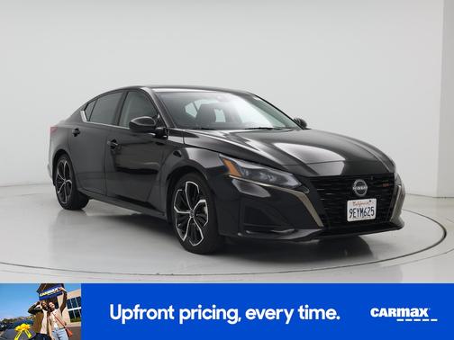 Black 2023 Nissan Altima SR
