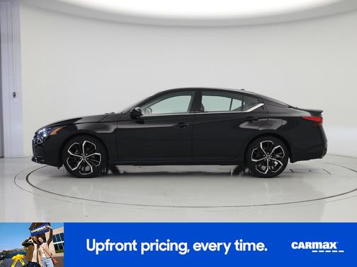 Black 2023 Nissan Altima SR