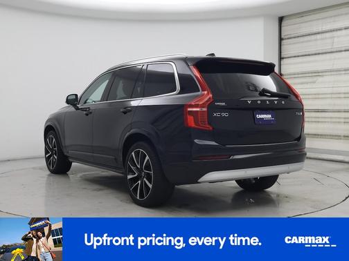 2022 Volvo XC90 T6 Momentum