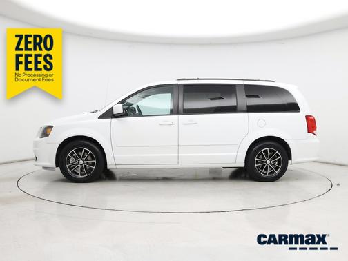 White 2017 Dodge Grand Caravan GT