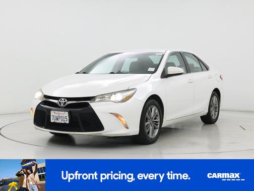 White 2017 Toyota Camry SE