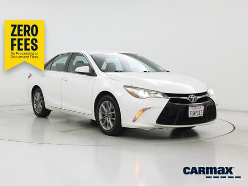 White 2017 Toyota Camry SE