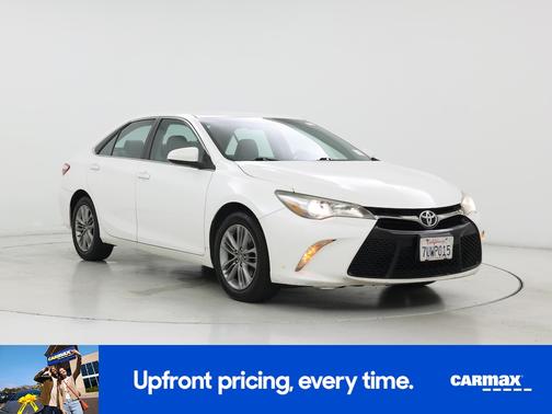 White 2017 Toyota Camry SE